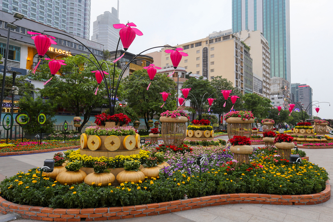 Đường[-]hoa[-]Nguyễn[-]Huệ[-]trước[-]ngày[-]khai[-]mạc